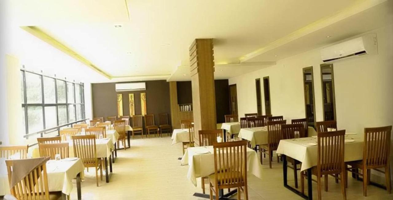 Hotel Monarch Kozsíkóde Kültér fotó